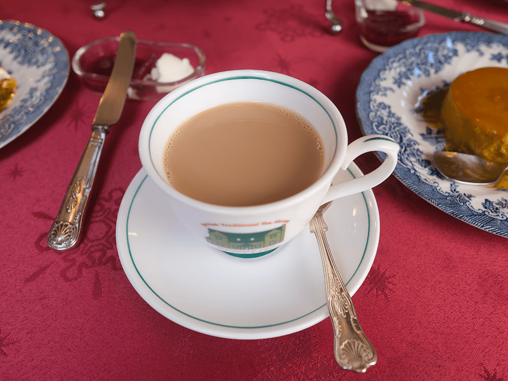 こちらがアフタヌーンティーに含まれる英国伝統紅茶（ミルクティー・ホット）