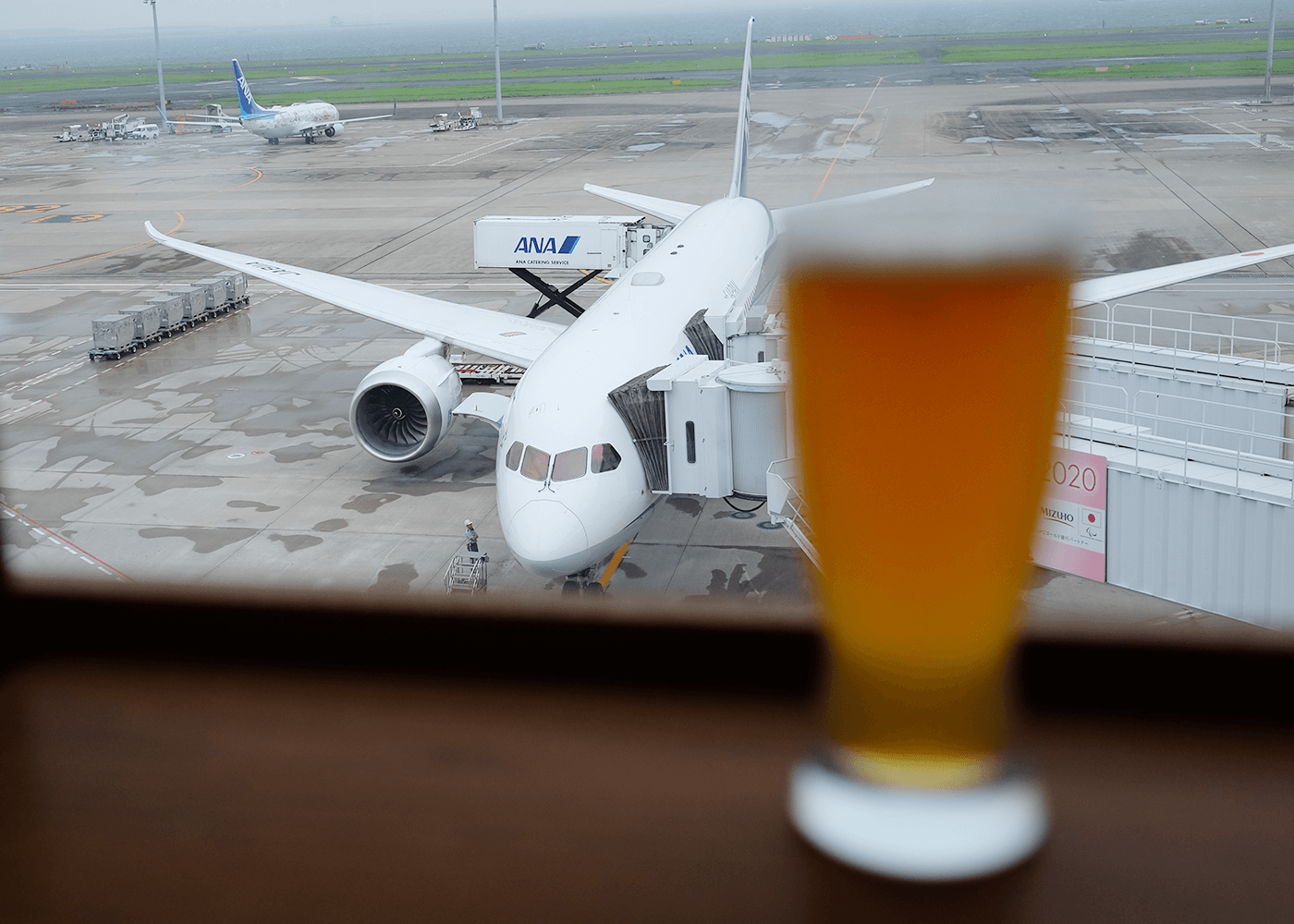 羽田限定クラフトビールを、滑走路を見ながらいただく@東京, 羽田空港第2ターミナル エアポートグリル＆バール（Airport Grill and Bar）