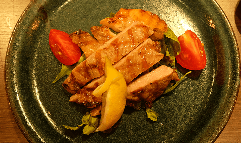 MAKUHARI BREWERY（幕張ブルワリー）この日、2つ目のメイン料理。千葉の「コレナイ豚」の肩ロース肉のソテー。これ、美味しいわ～。