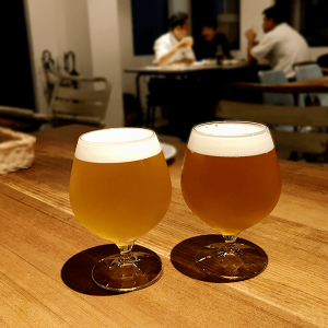 さかづきBrewing　乾杯のビール「咲月セゾン」と「紺碧白砂」